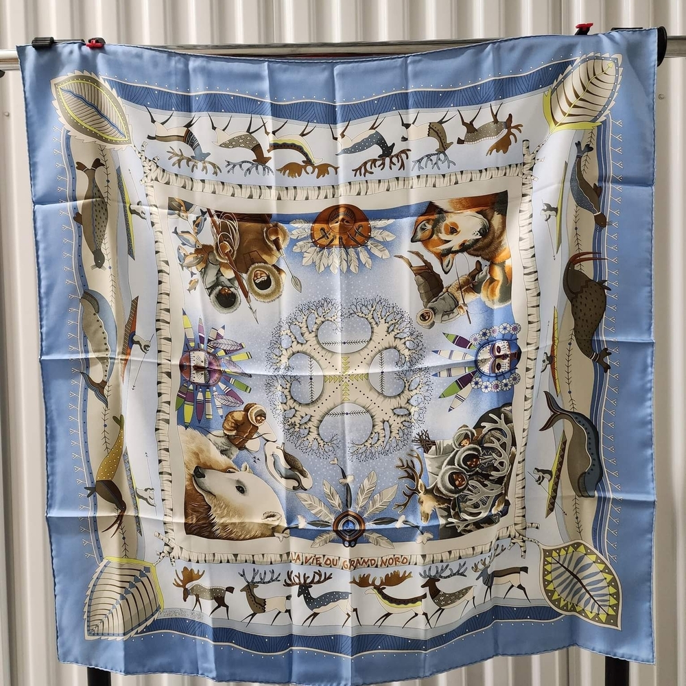 Authentic Hermès La Vie Du Grand Nord Silk Eskimo scarf